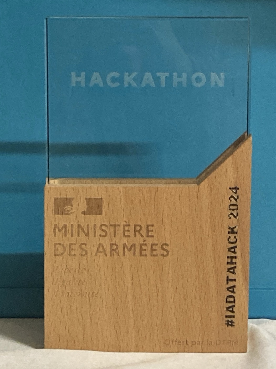 Trofeo del hackathon #IADATAHACK 2024 del Ministerio de las Fuerzas Armadas